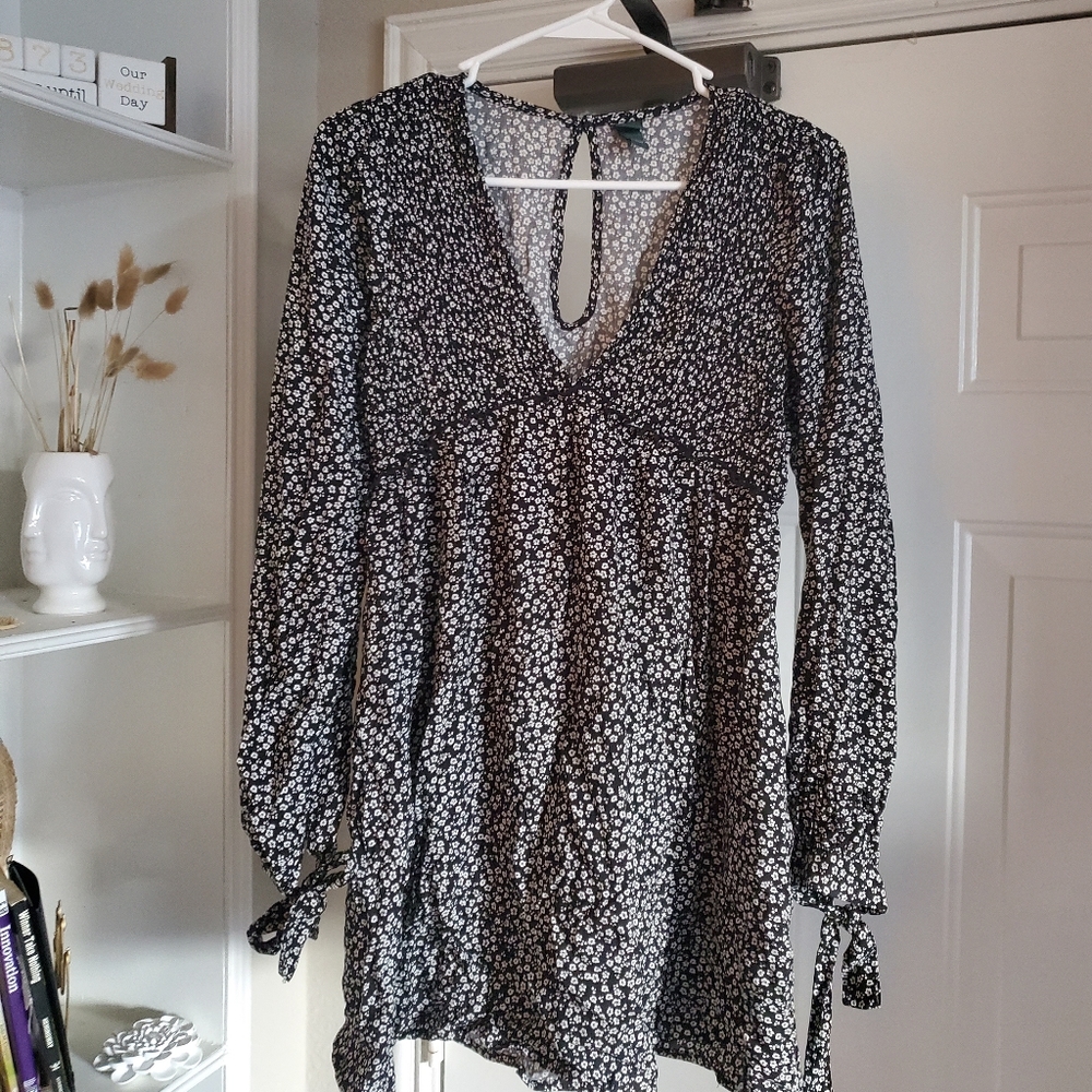 Low v, long sleeve dress